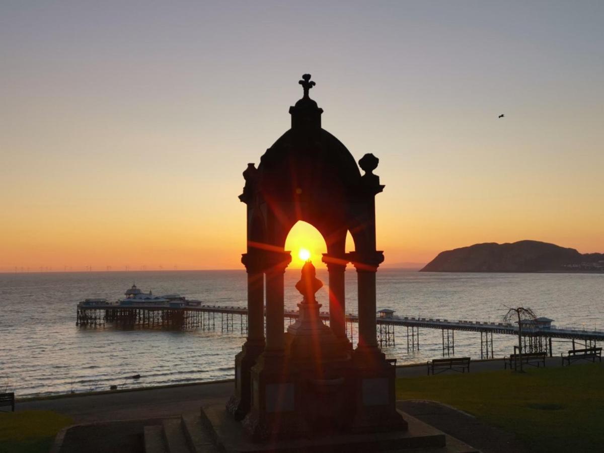 Bron Orme Private Hotel Llandudno Buitenkant foto